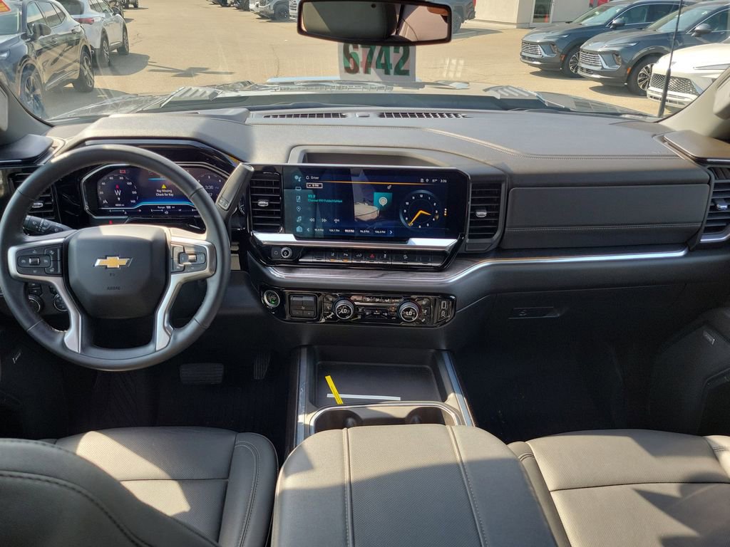 Used 2024 Chevrolet Silverado 2500 LTZ w/ LTZ Plus Package image 9