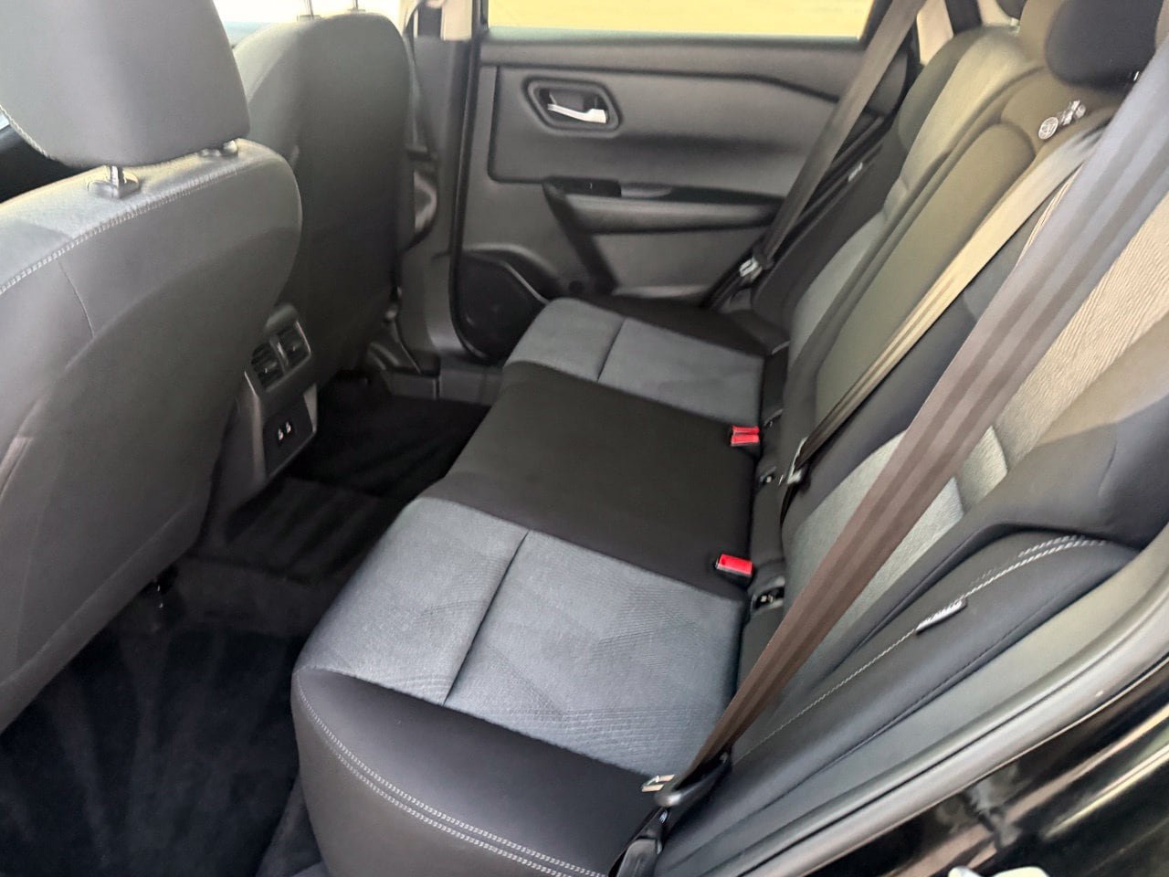 Certified 2025 Nissan Rogue SV FWD image 31