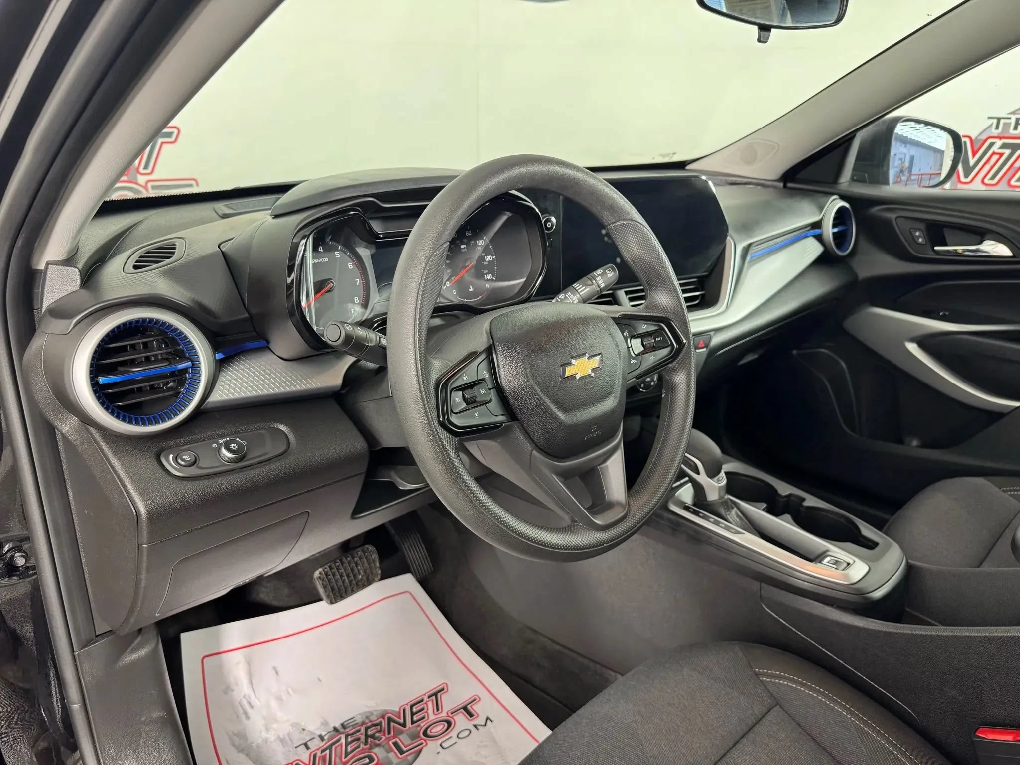 Used 2025 Chevrolet Trax LS FWD image 10