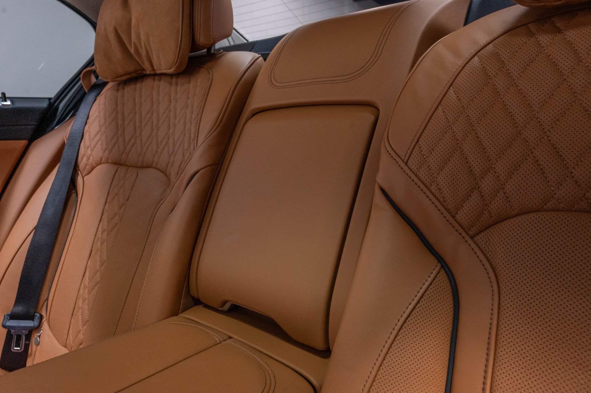 Used 2022 BMW ALPINA B7 xDrive AWD/4WD image 28