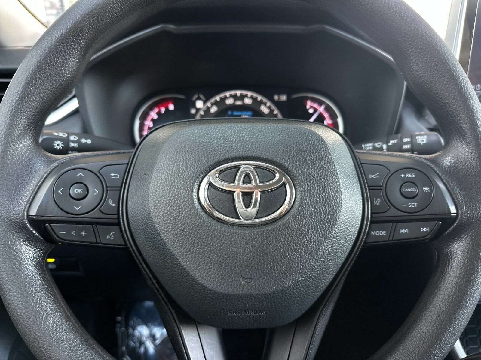 Used 2024 Toyota RAV4 XLE FWD image 21