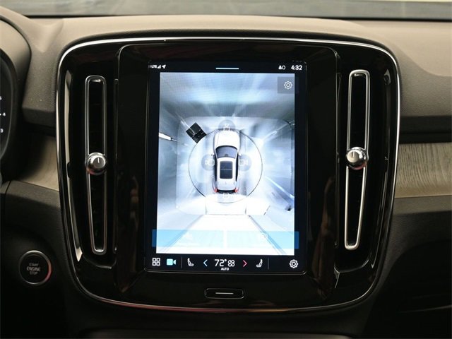 Used 2024 Volvo XC40 B5 Plus image 20