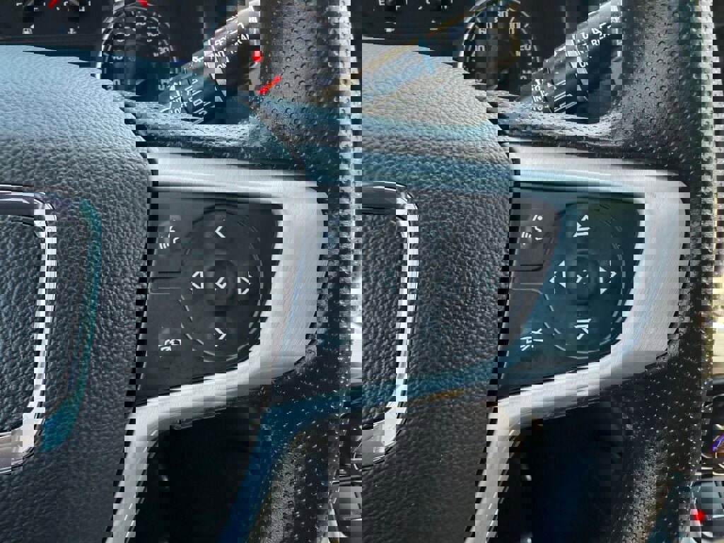 Used 2021 GMC Acadia SLE image 15