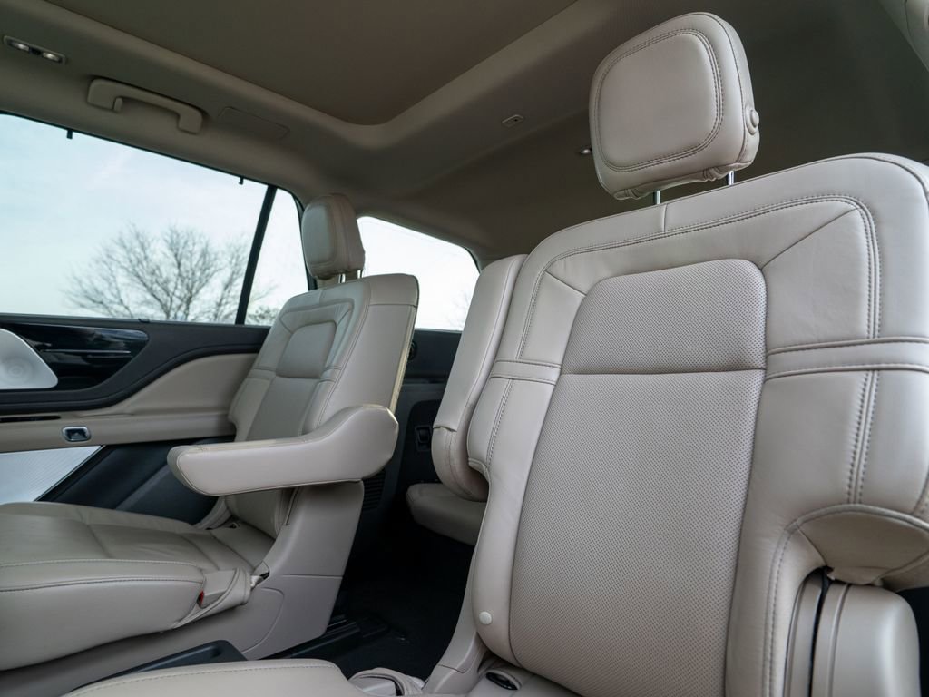 Used 2020 Lincoln Aviator Reserve w/ Equipment Group 202A image 40