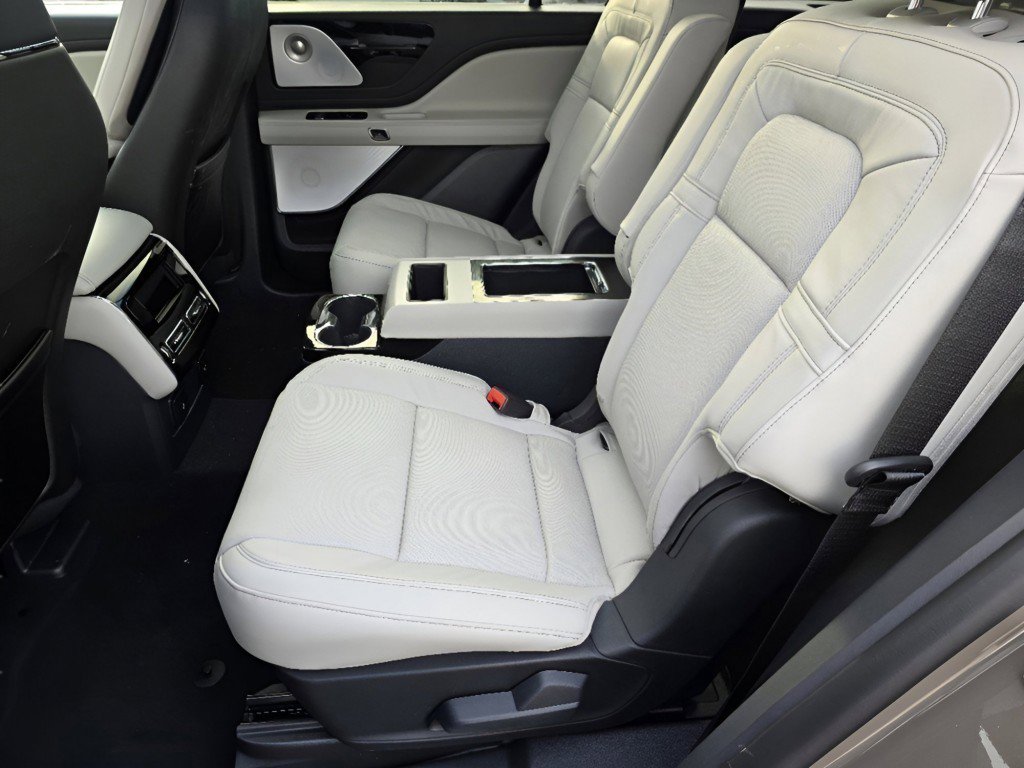 Used 2025 Lincoln Aviator Reserve w/ Equipment Group 201A image 27