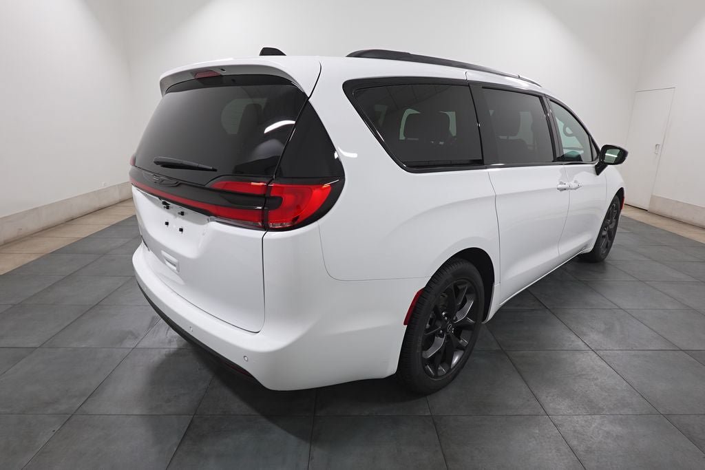 New 2026 Chrysler Pacifica Select w/ S Appearance Package FWD image 6