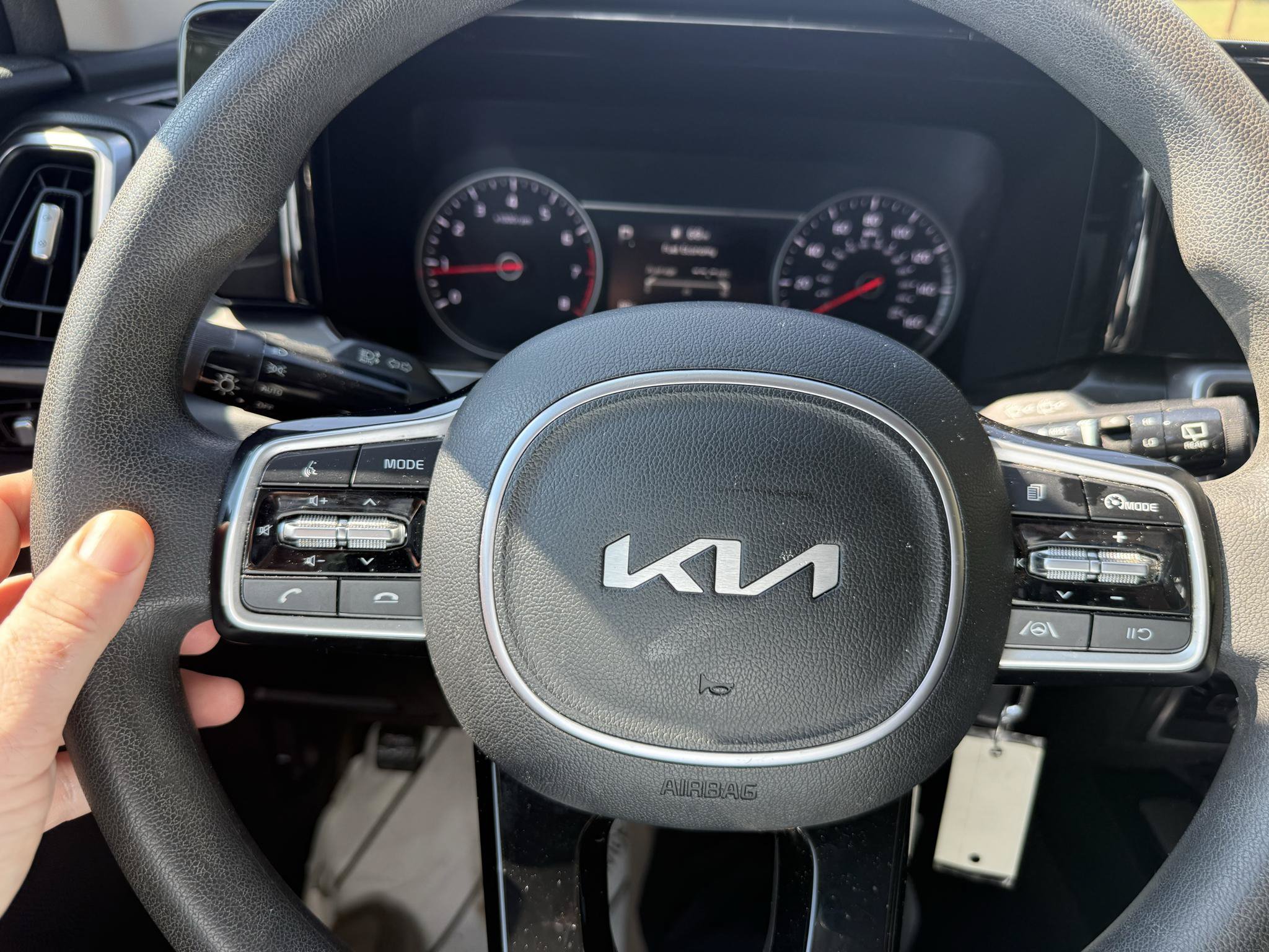 Used 2023 Kia Sorento LX FWD image 17