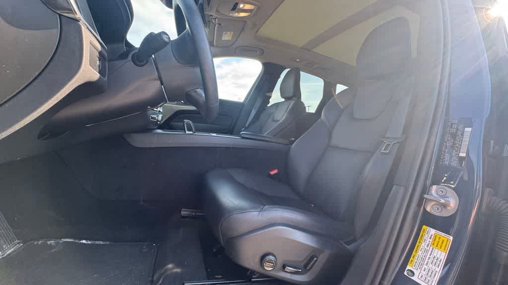 Used 2024 Volvo XC60 B5 Plus w/ Protection Package Premier AWD/4WD image 16