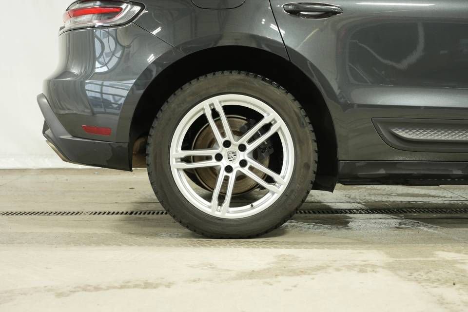 Certified 2022 Porsche Macan image 39