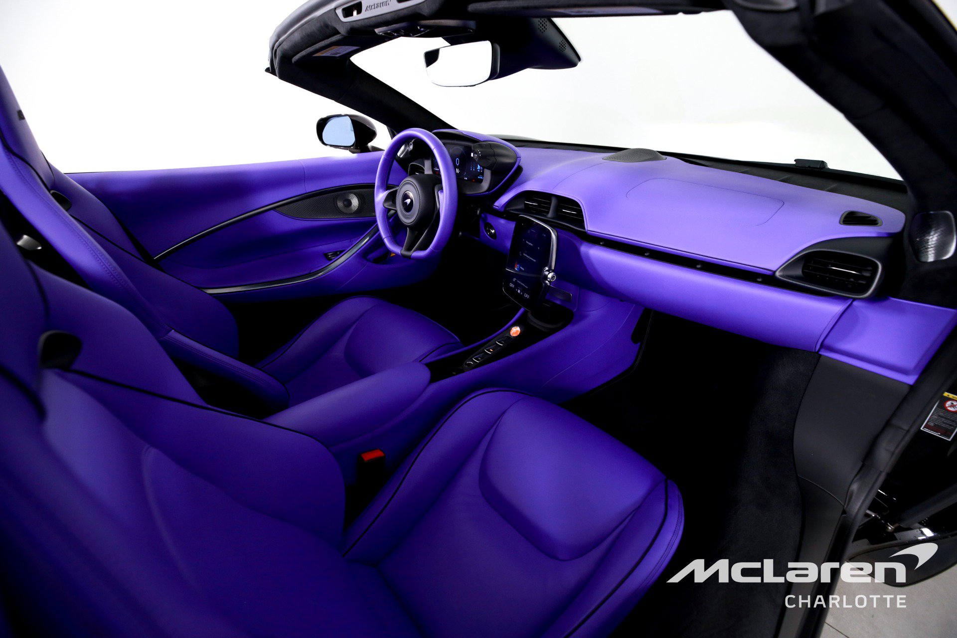 Used 2025 McLaren Artura Spider image 21