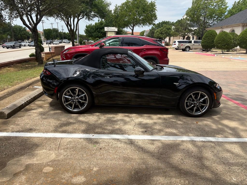 Used 2022 MAZDA MX-5 Miata Grand Touring w/ Weather Package RWD image 16