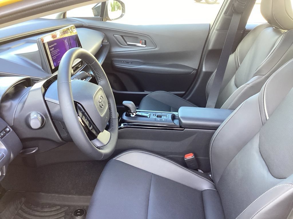 Used 2026 Toyota Prius Plug-In Hybrid FWD image 4