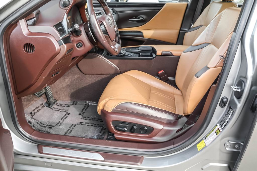 Used 2020 Lexus ES 300h 300h Luxury w/ Accessory Package 2 image 17