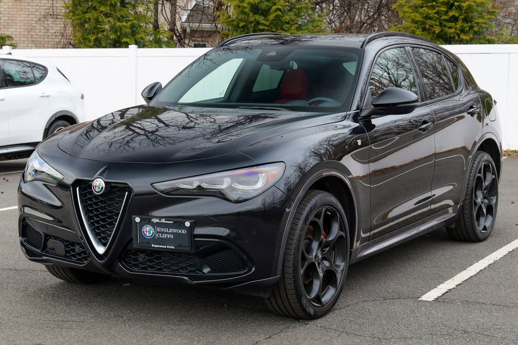 Used 2024 Alfa Romeo Stelvio Ti w/ Performance Driving Package image 3