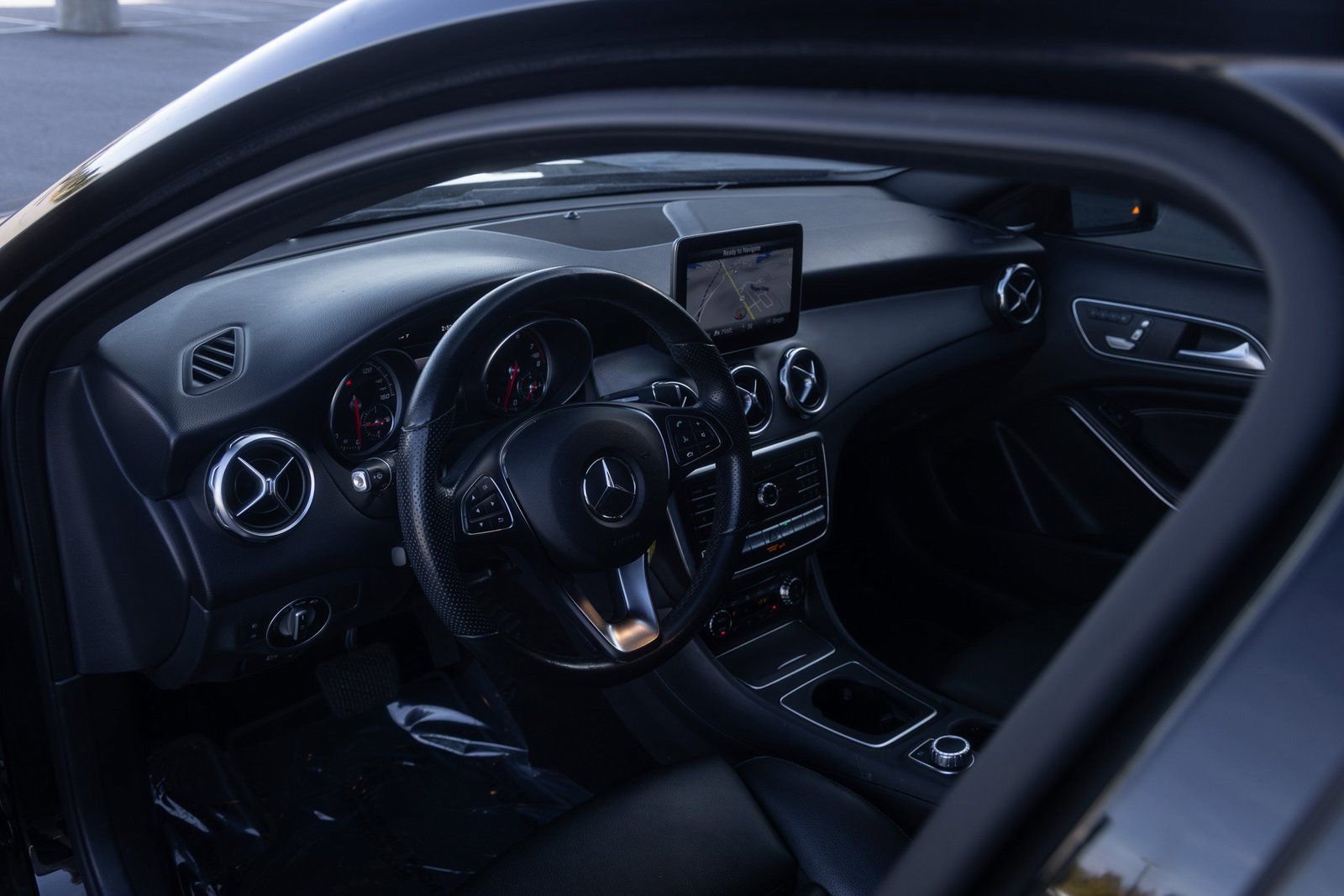 Used 2019 Mercedes-Benz GLA 250 4MATIC w/ Premium Package image 12