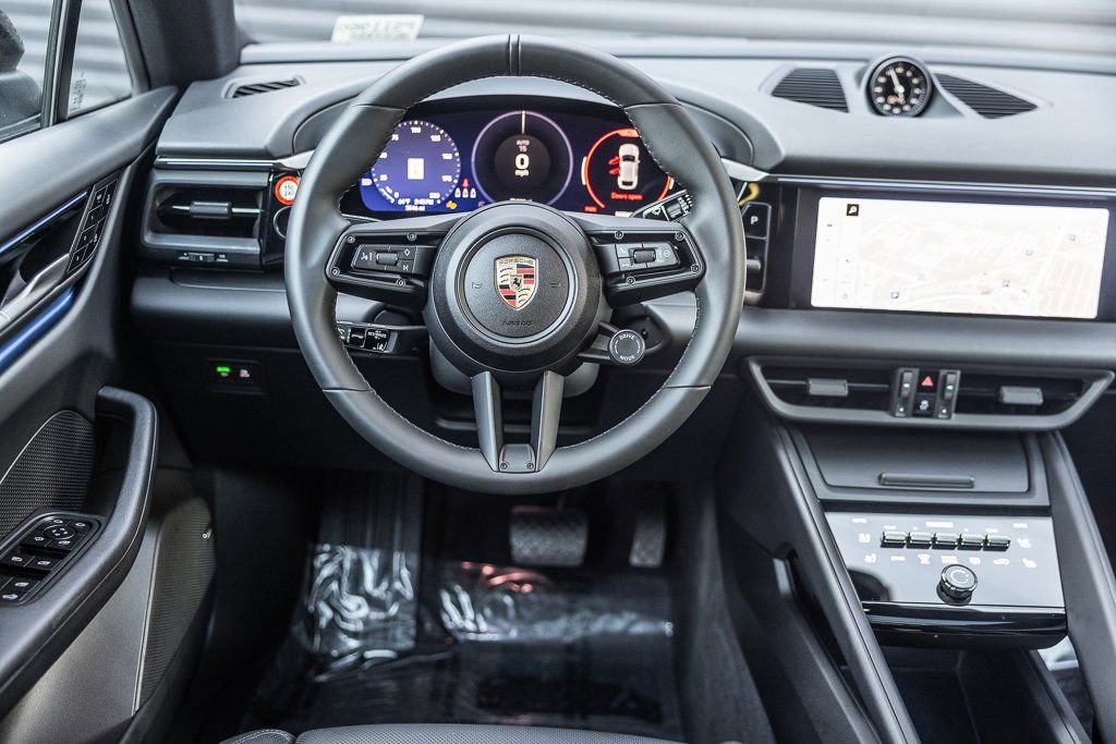 Certified 2025 Porsche Macan Electric image 13