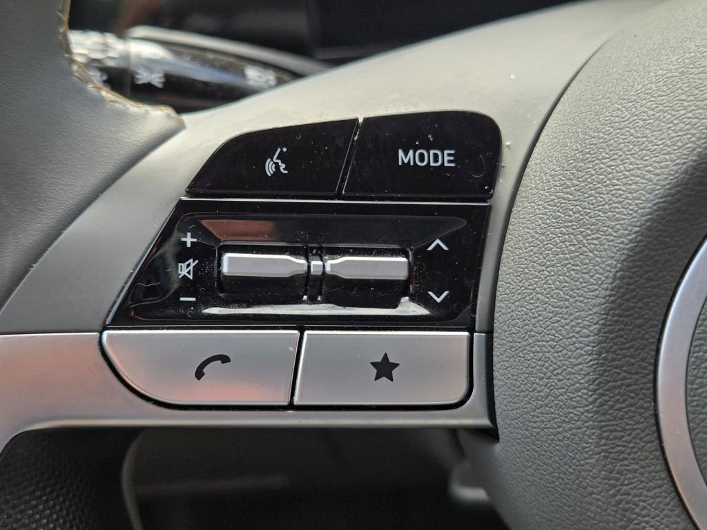 Used 2025 Hyundai Elantra SEL FWD image 24