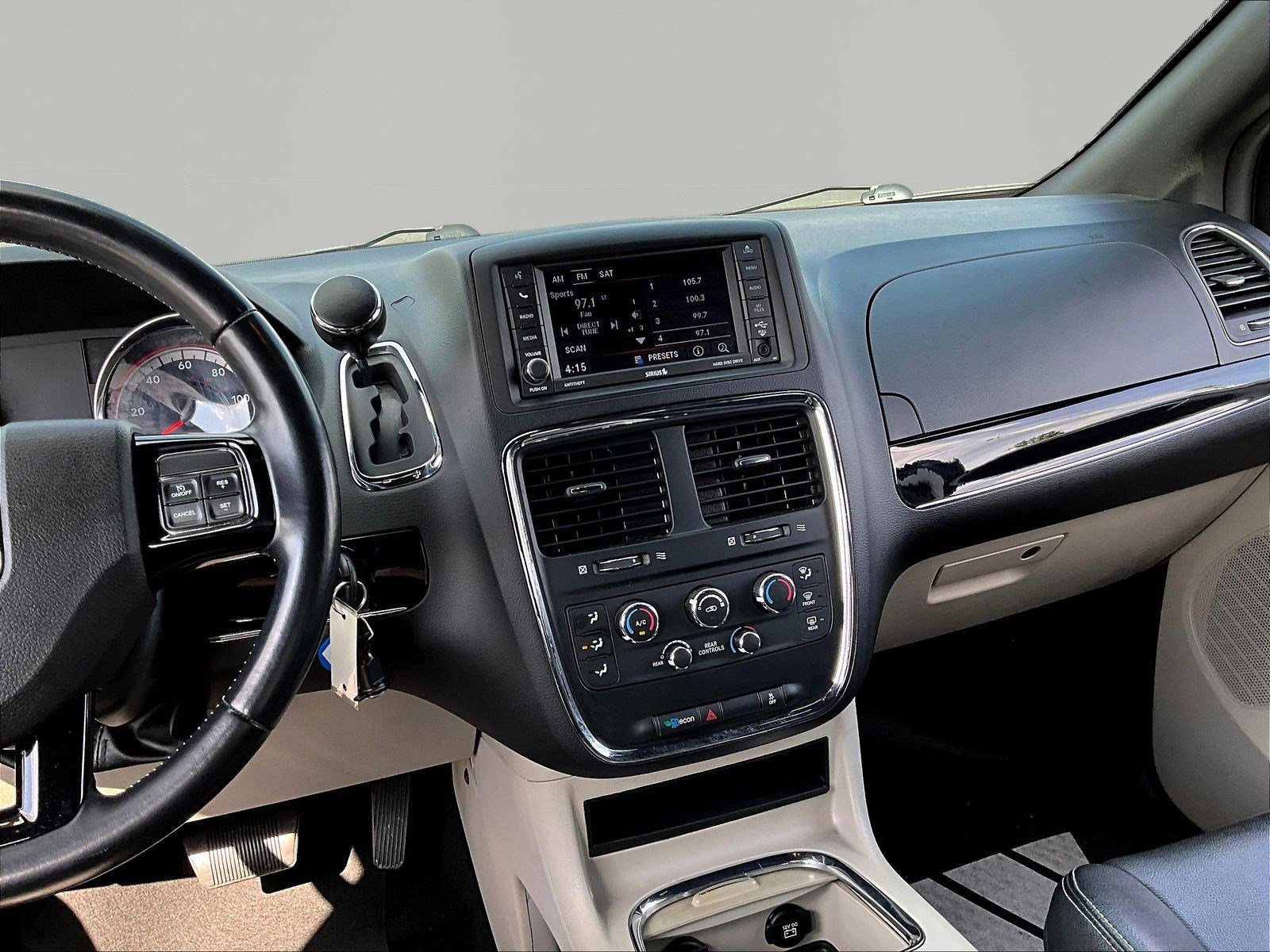 Used 2020 Dodge Grand Caravan SXT FWD image 9