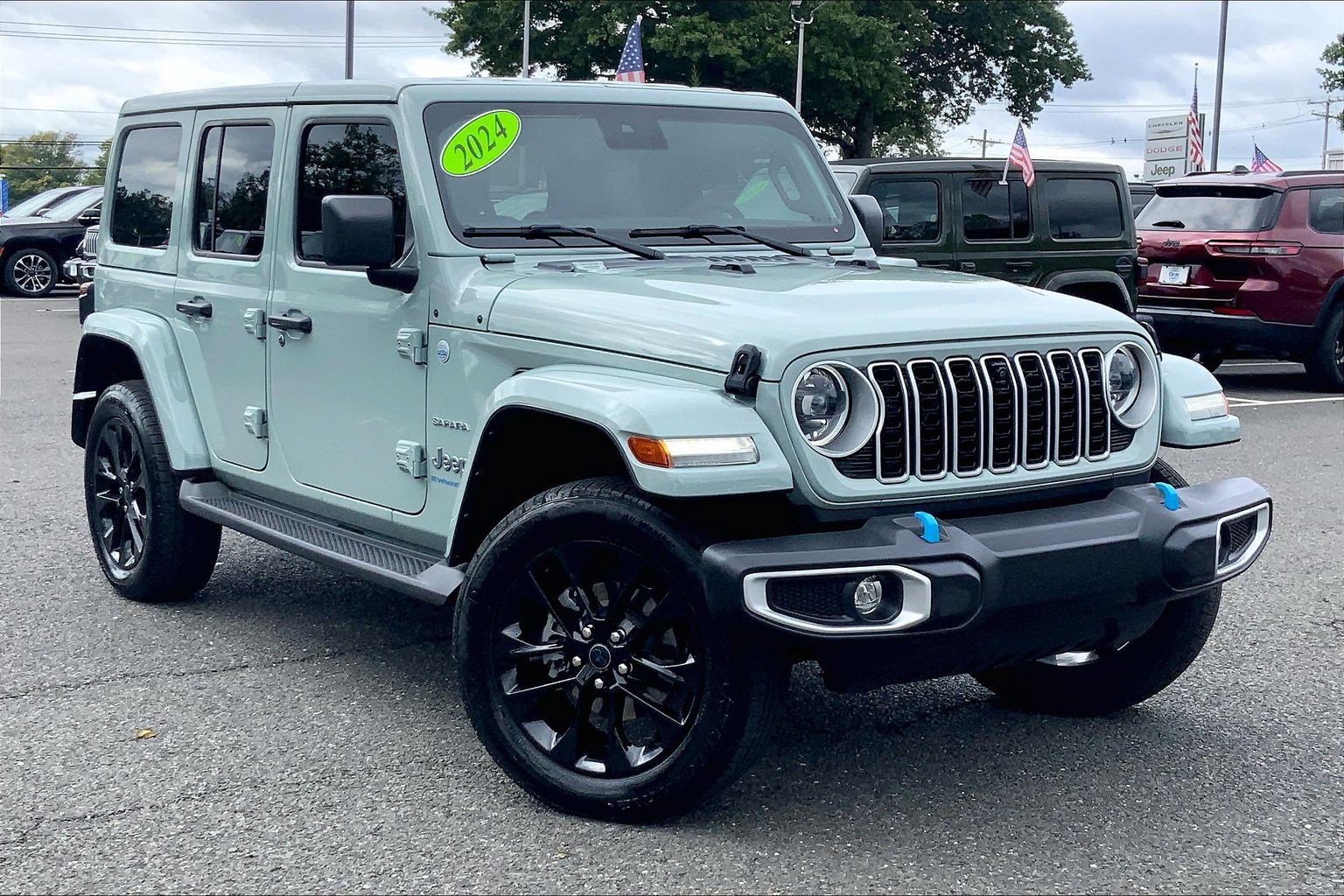 Certified 2024 Jeep Wrangler Unlimited Sahara w/ Technology Group AWD/4WD image 2