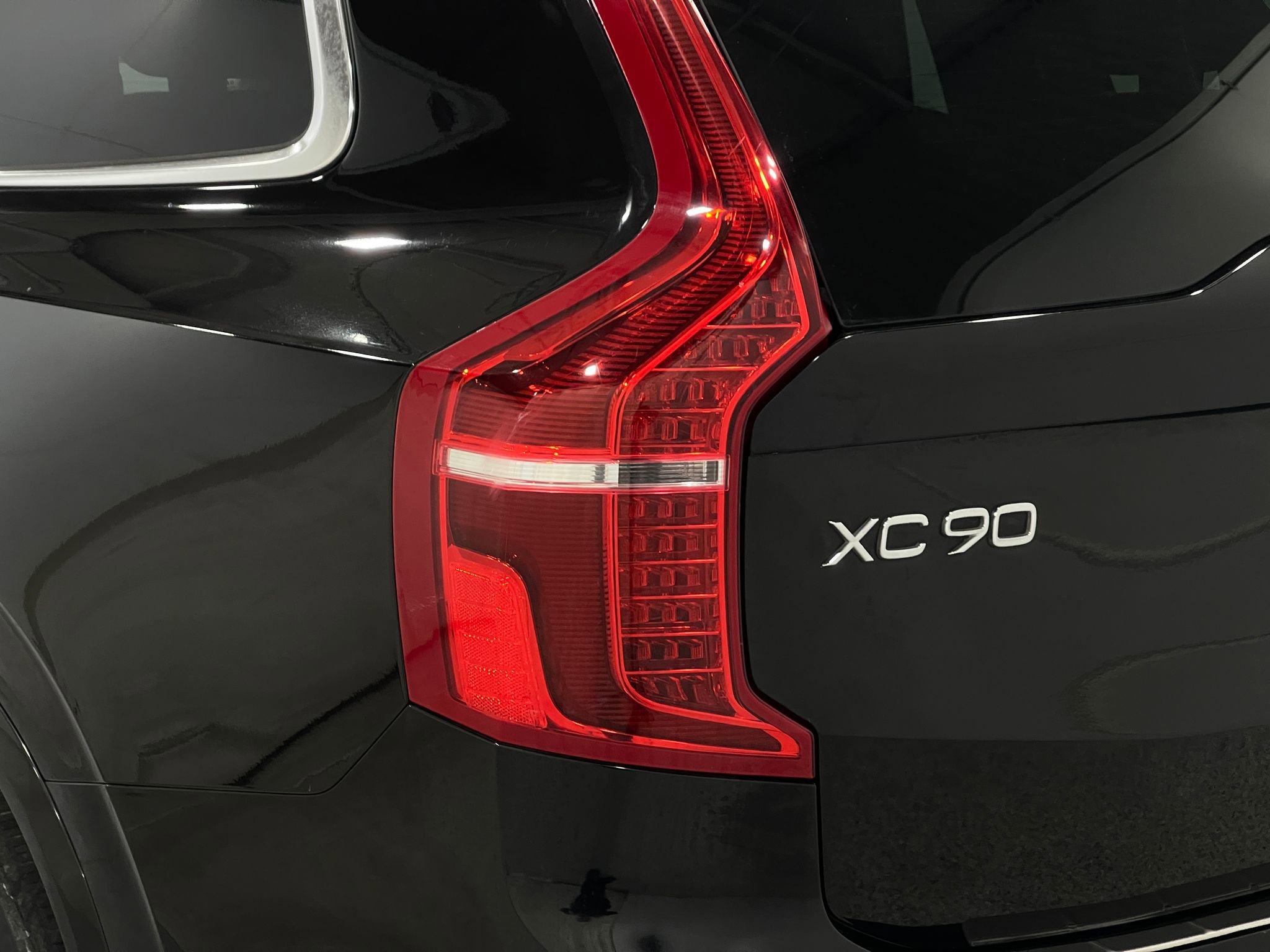 Used 2018 Volvo XC90 T5 Momentum w/ Convenience Package FWD image 36