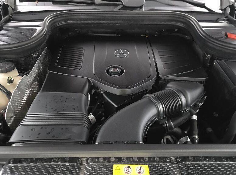 Used 2025 Mercedes-Benz GLE 450e 4MATIC w/ Driver Assistance Package image 6