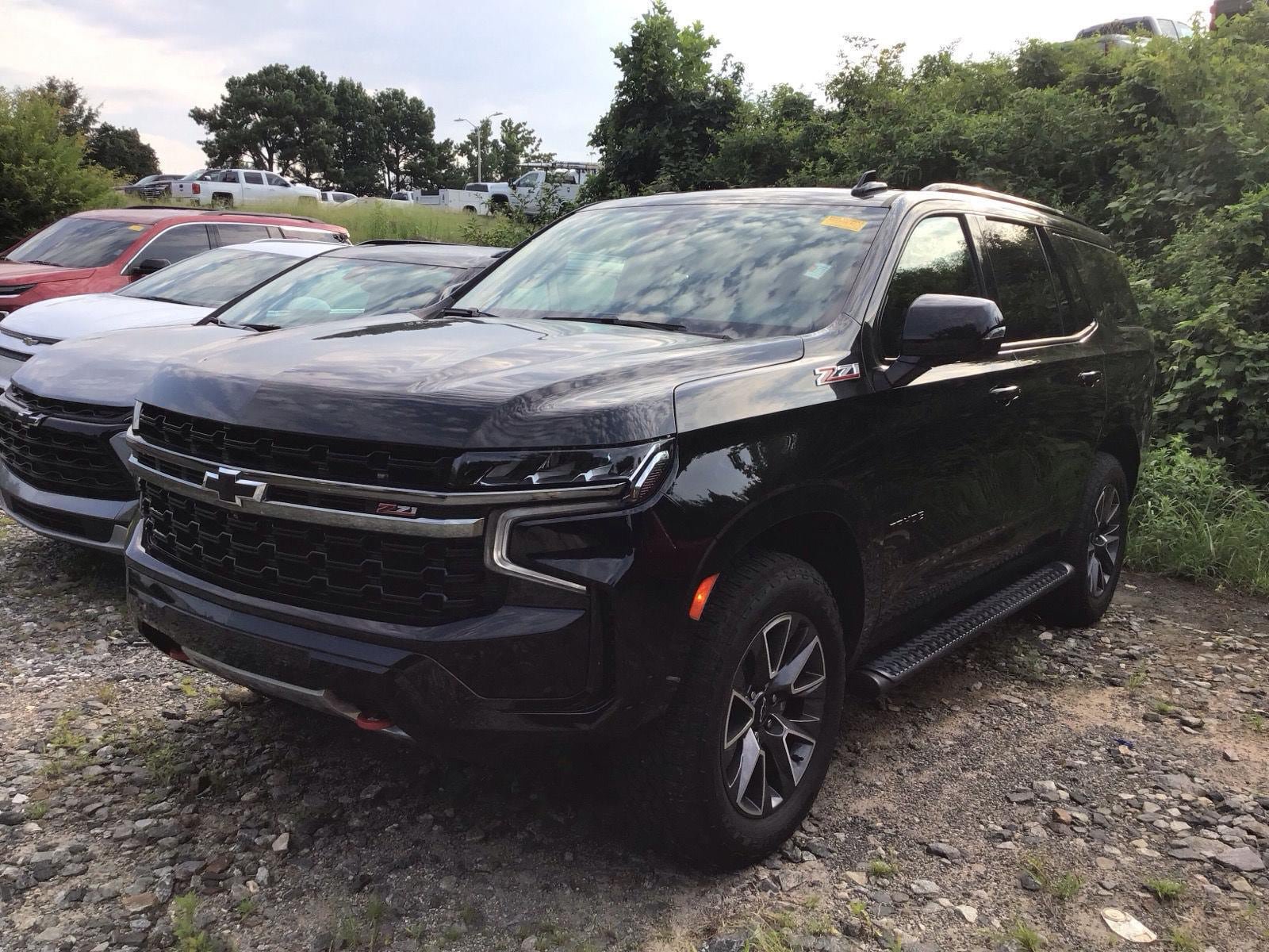 Used 2022 Chevrolet Tahoe Z71 w/ Luxury Package AWD/4WD image 2