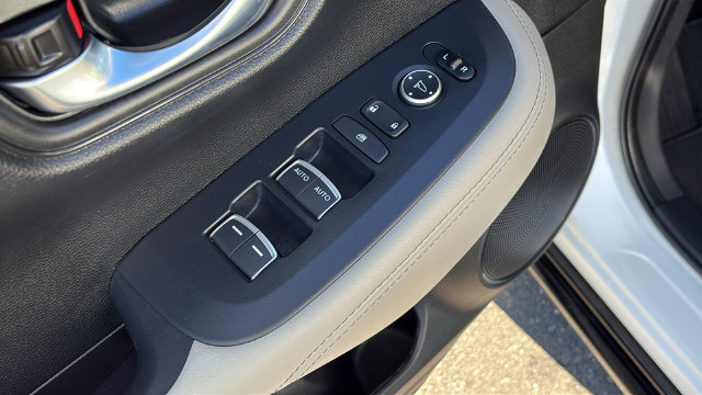 Used 2025 Honda HR-V EX-L image 9