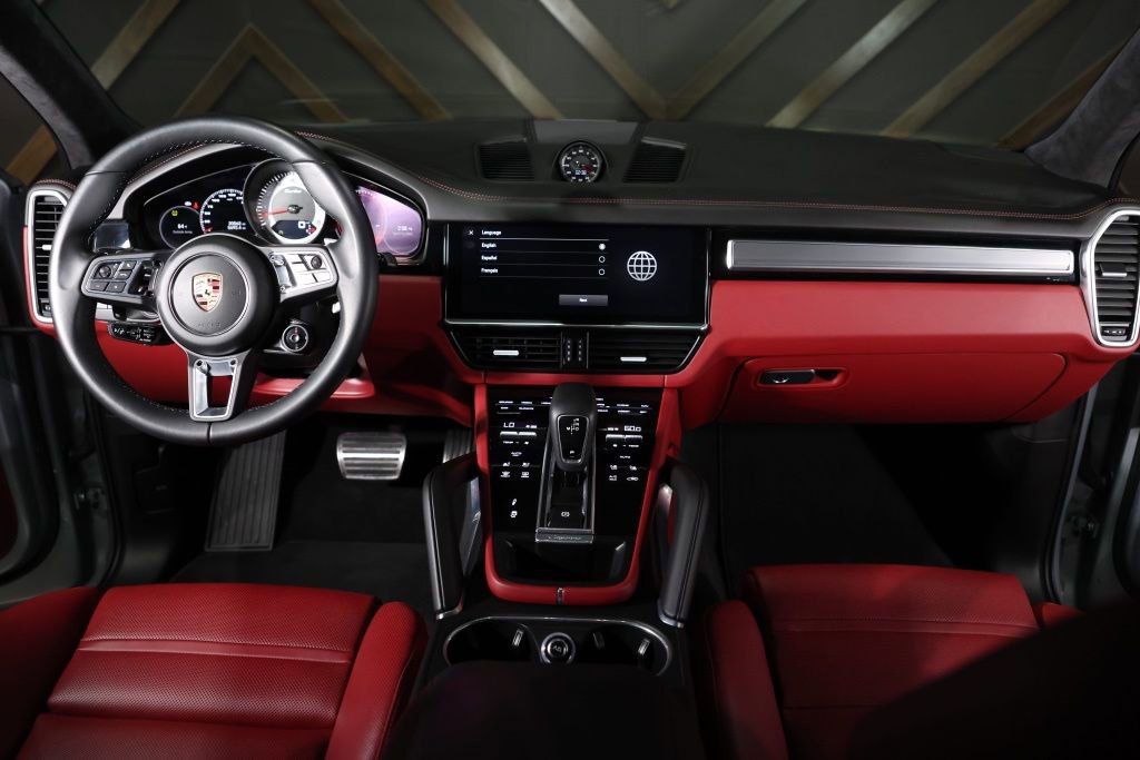 Used 2022 Porsche Cayenne Turbo image 6