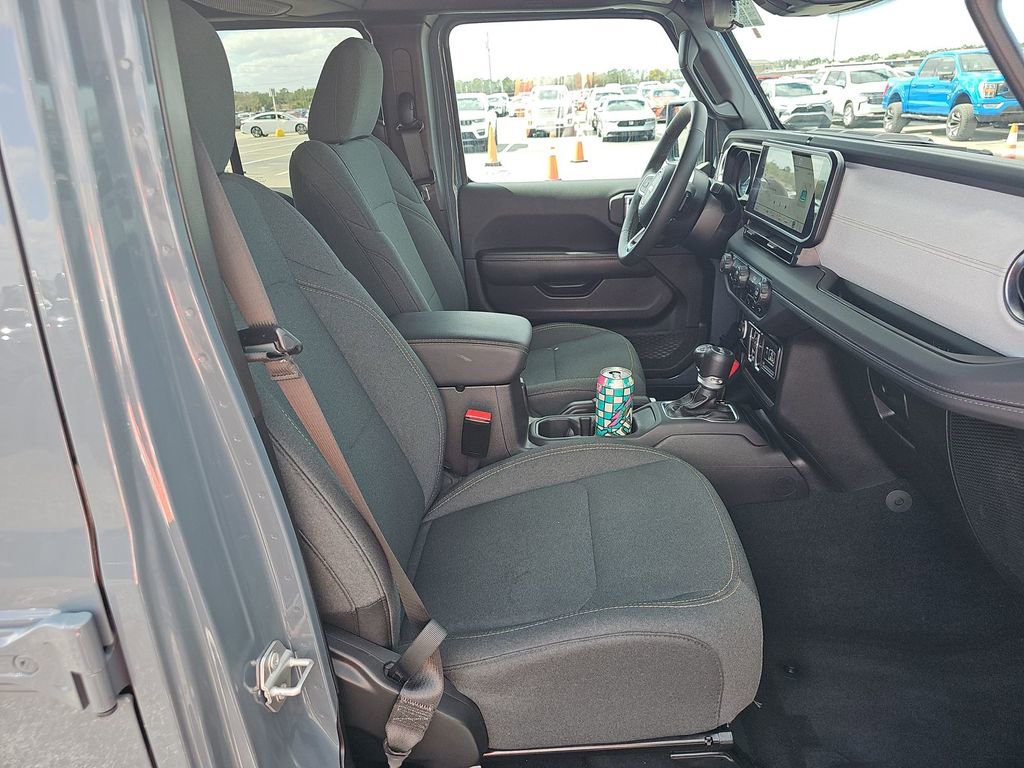 Used 2025 Jeep Wrangler Unlimited Sahara w/ Safety Group image 14