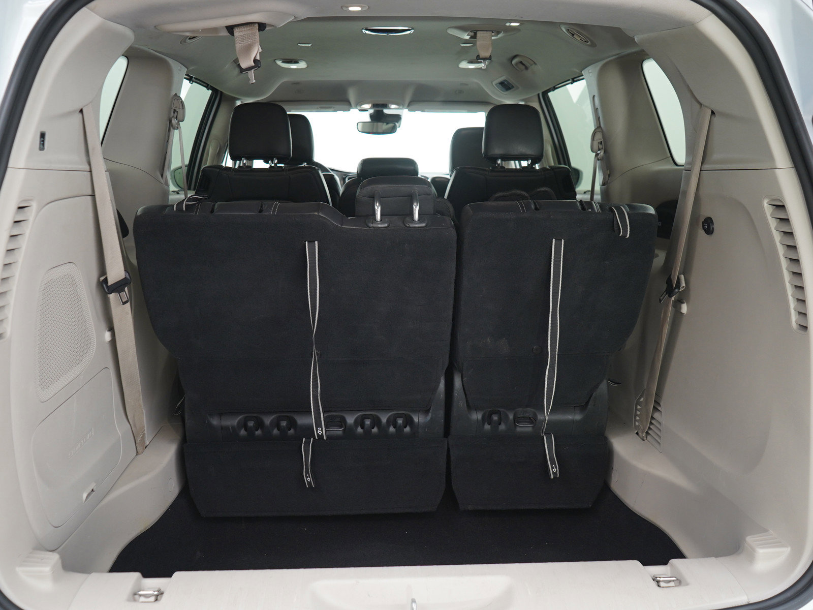 Used 2022 Chrysler Pacifica Touring-L w/ Uconnect Theater Family Group FWD image 9