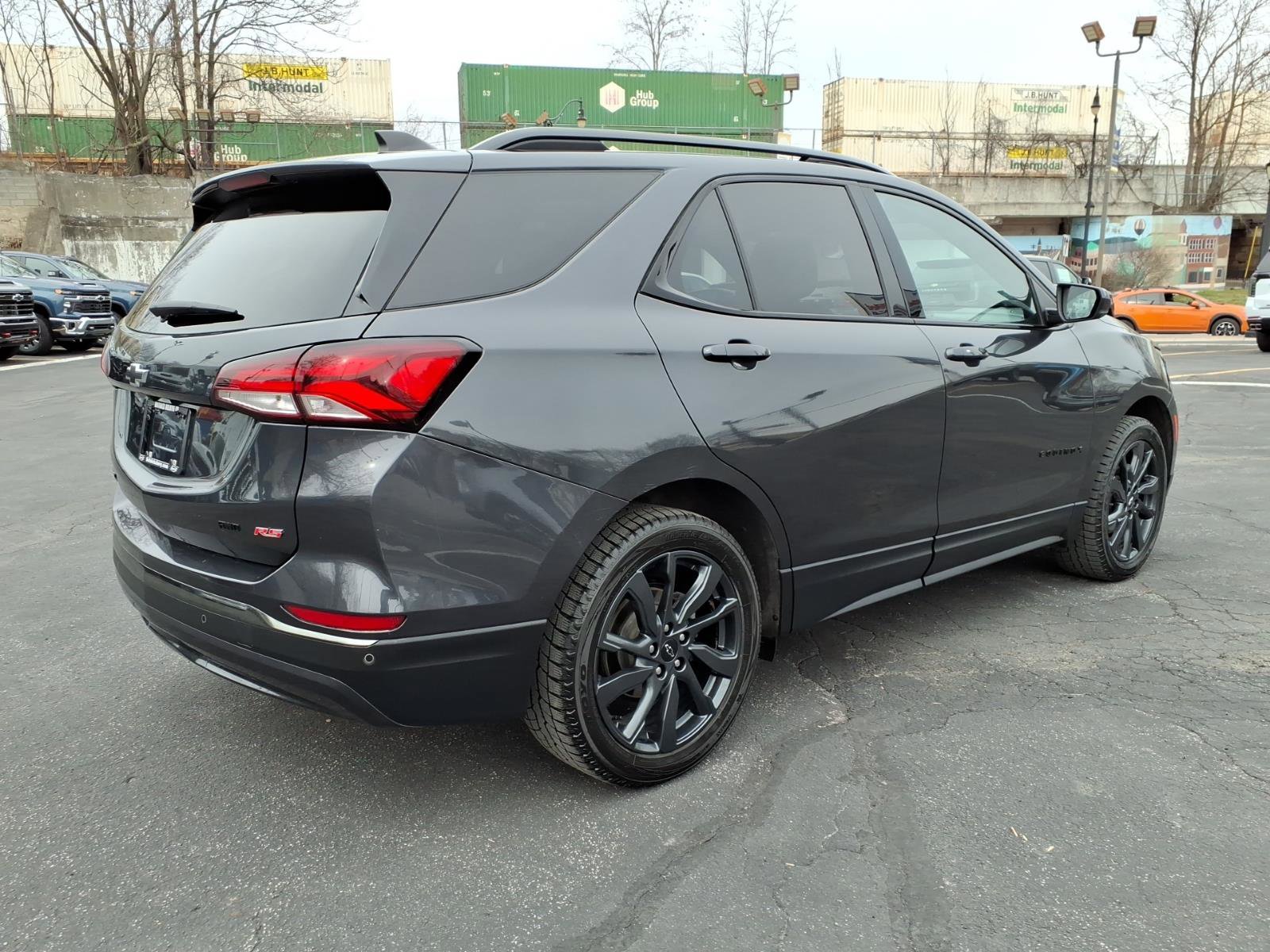 Used 2023 Chevrolet Equinox RS image 3
