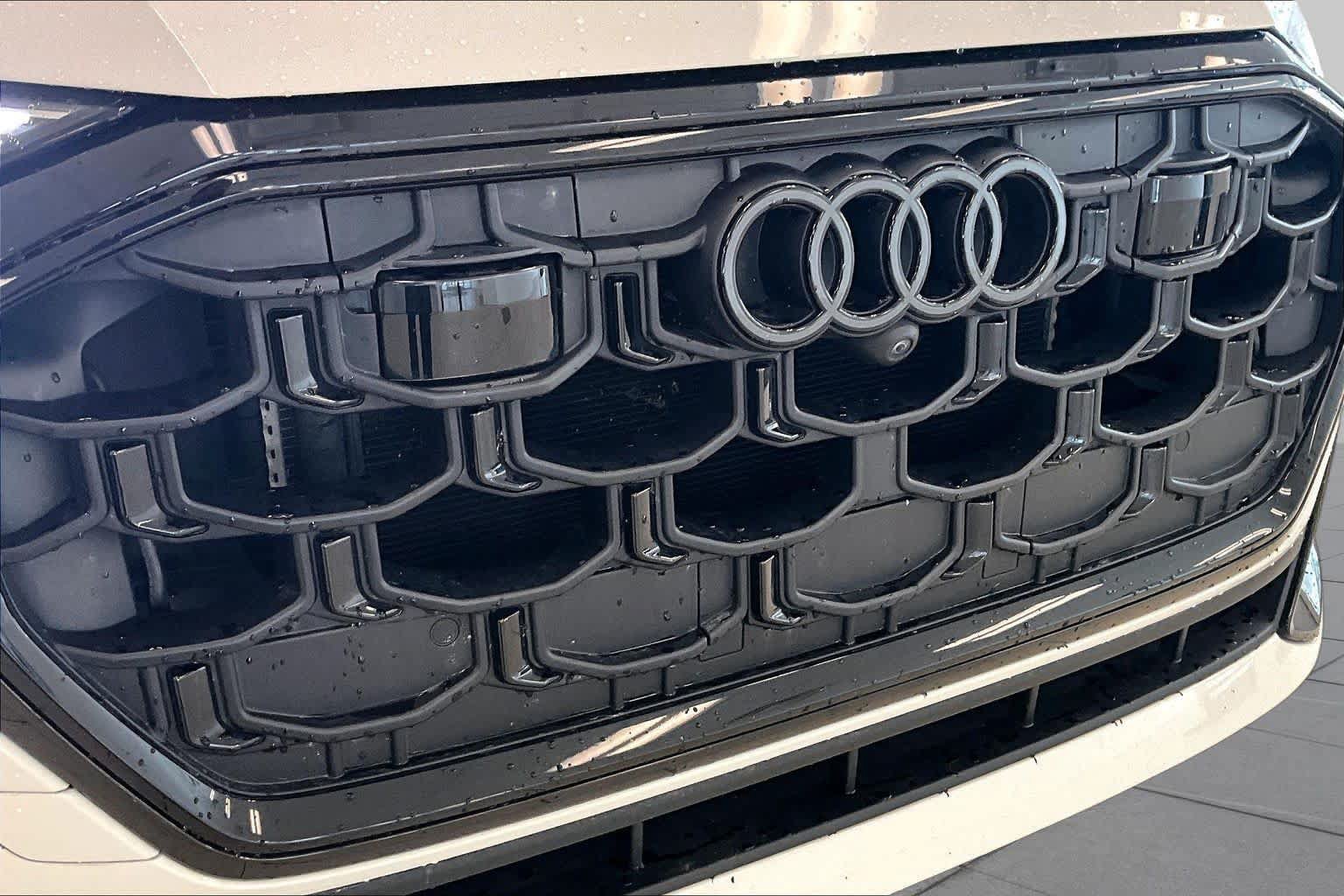 Used 2025 Audi SQ8 Prestige AWD/4WD image 28
