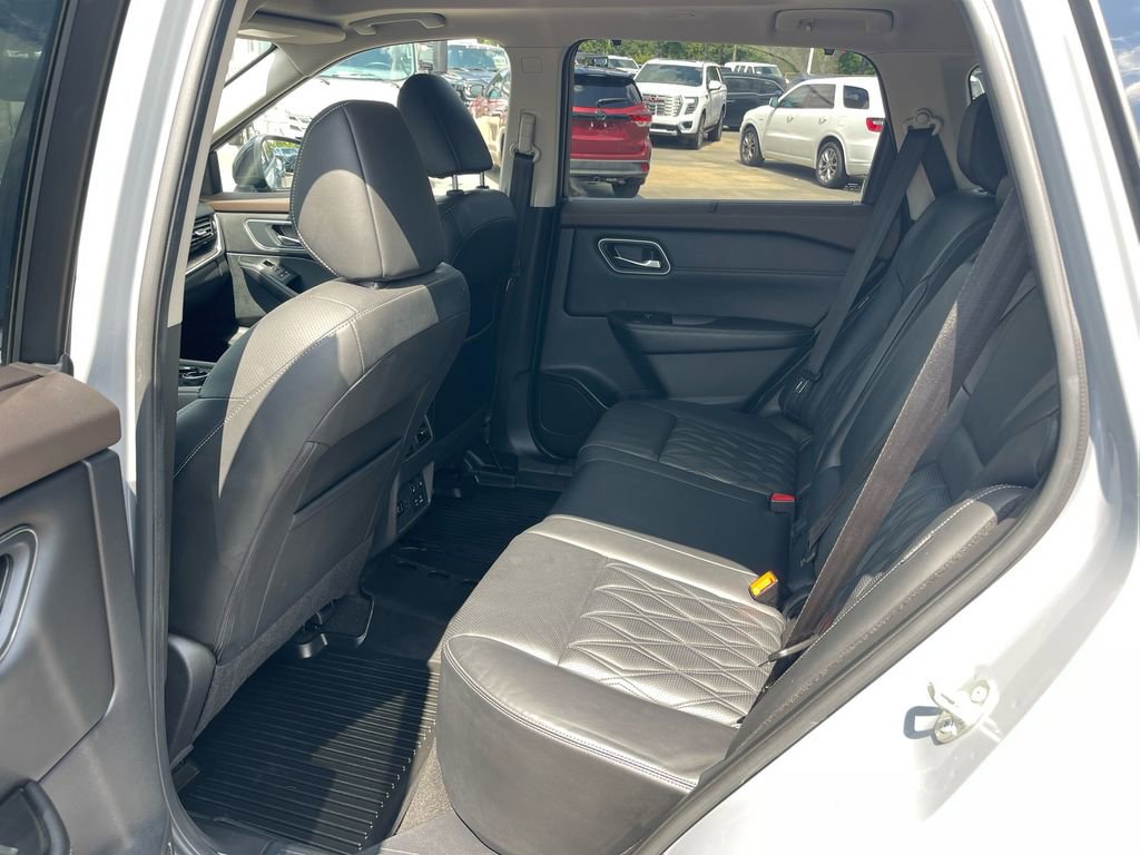 Used 2021 Nissan Rogue Platinum image 13