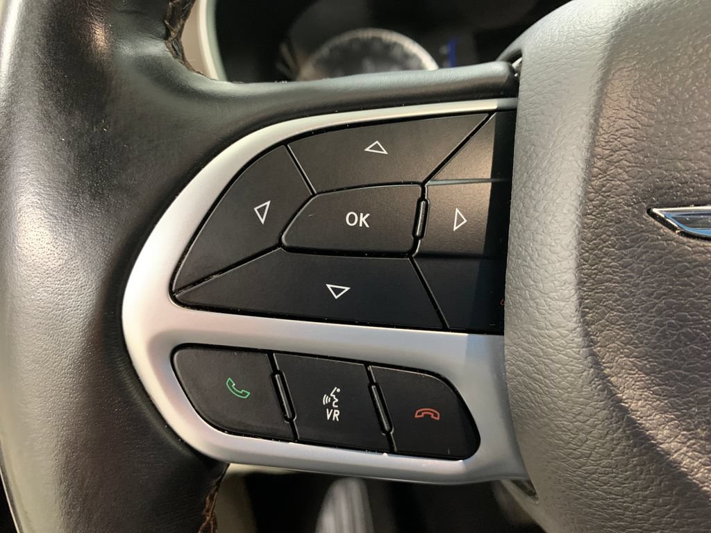 Used 2018 Chrysler Pacifica Touring-L FWD image 25