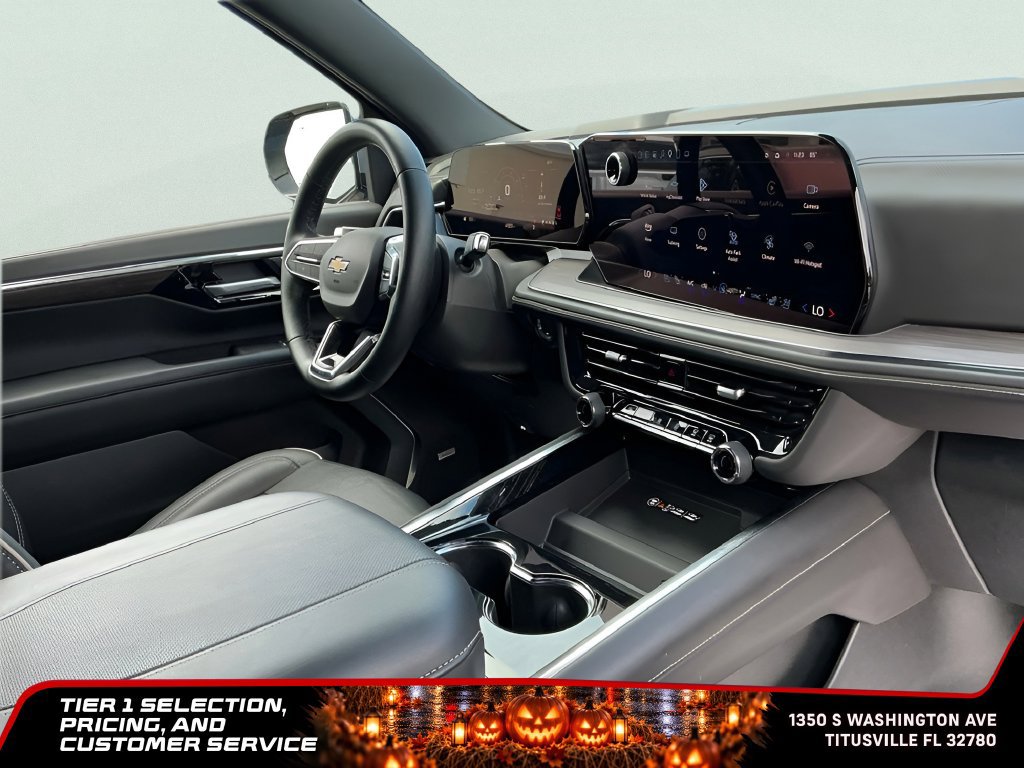 Used 2025 Chevrolet Suburban Premier RWD image 18