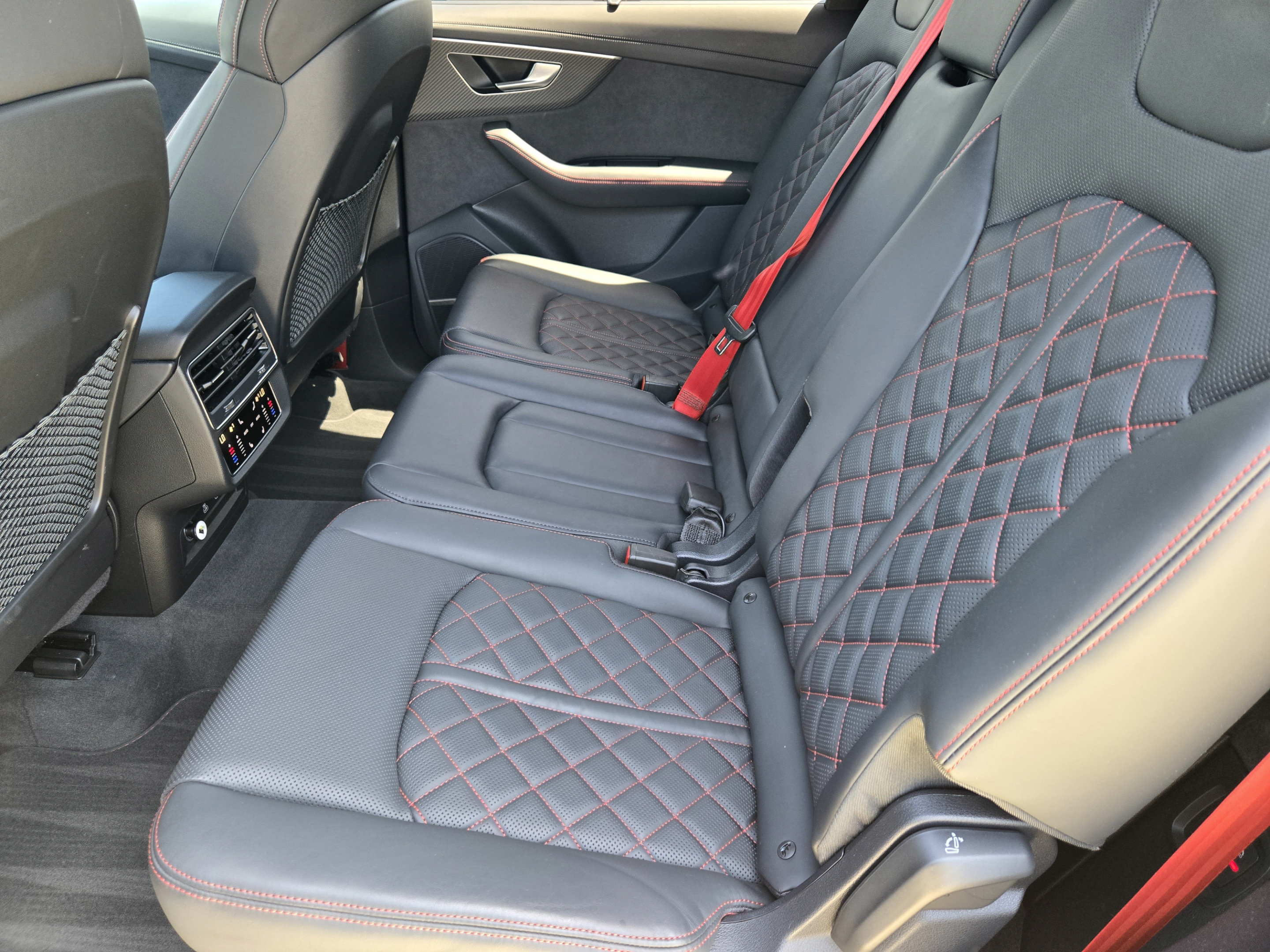 Used 2025 Audi SQ7 Prestige AWD/4WD image 28