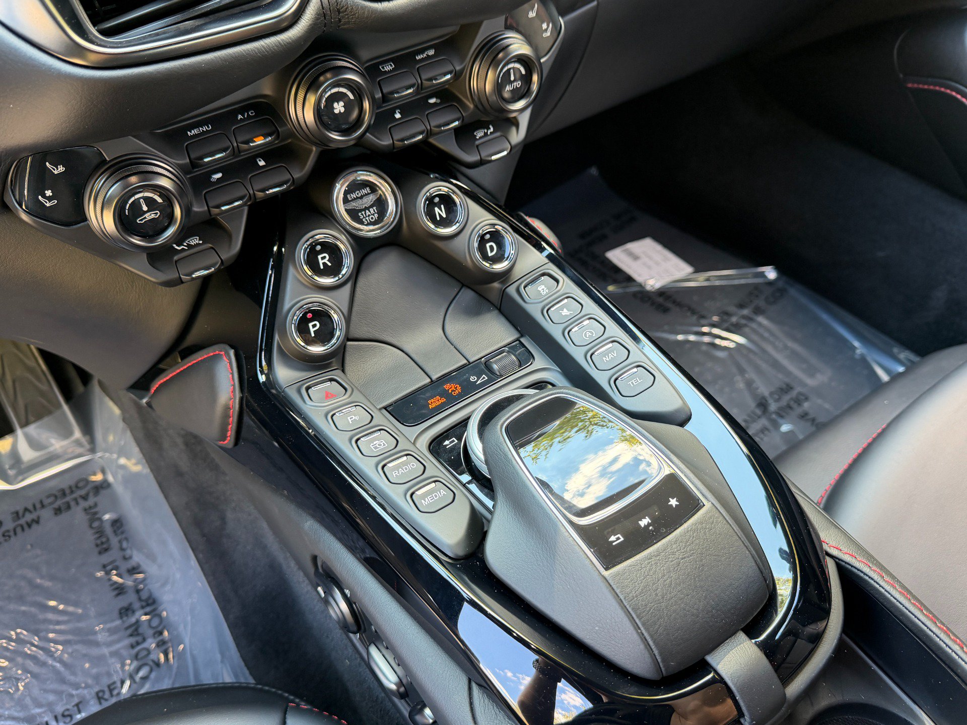 Used 2020 Aston Martin V8 Vantage Coupe RWD image 48
