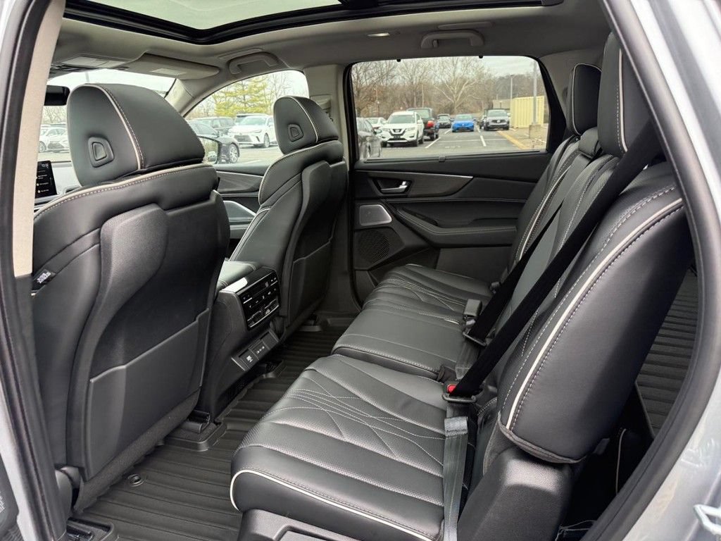 Certified 2026 Acura MDX w/ Advance Package AWD/4WD image 6