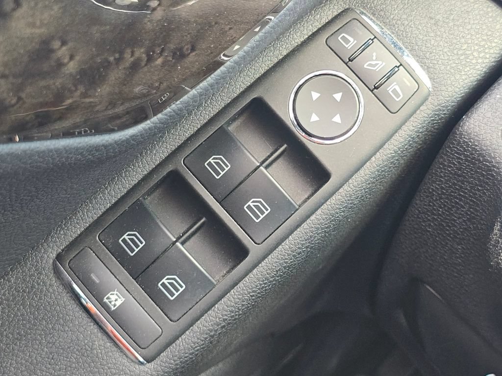 Used 2008 Mercedes-Benz C 350 Sport image 21