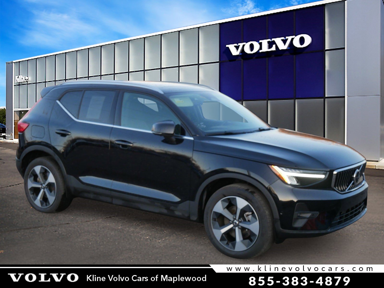 Used 2025 Volvo XC40 B5 Plus image 1