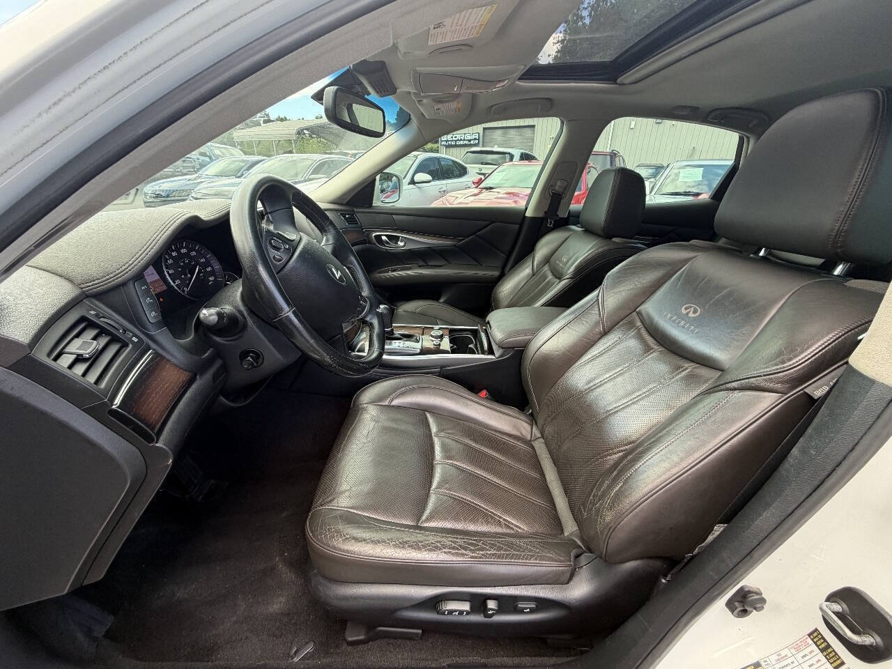 Used 2011 INFINITI M37 w/ Deluxe Touring Pkg RWD image 12