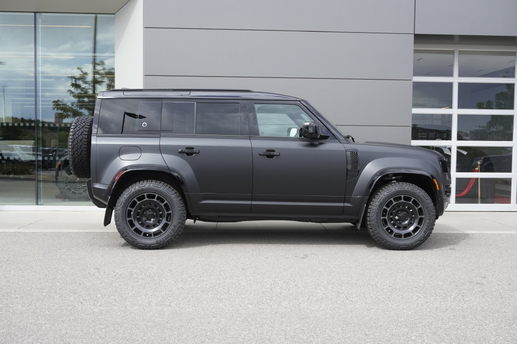 New 2026 Land Rover Defender 110 OCTA AWD/4WD image 7
