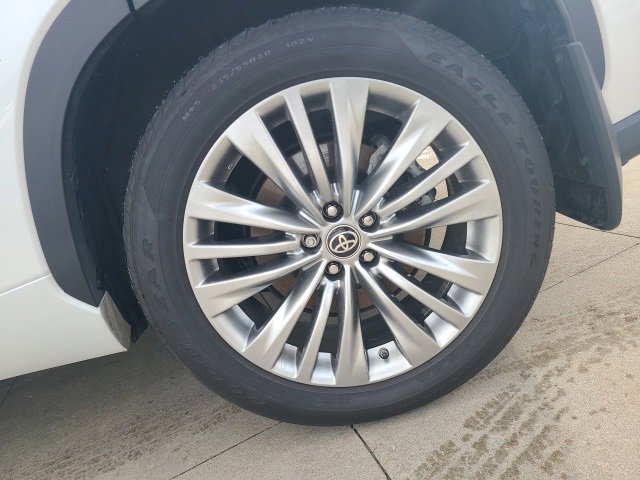 Used 2023 Toyota Highlander Platinum image 11