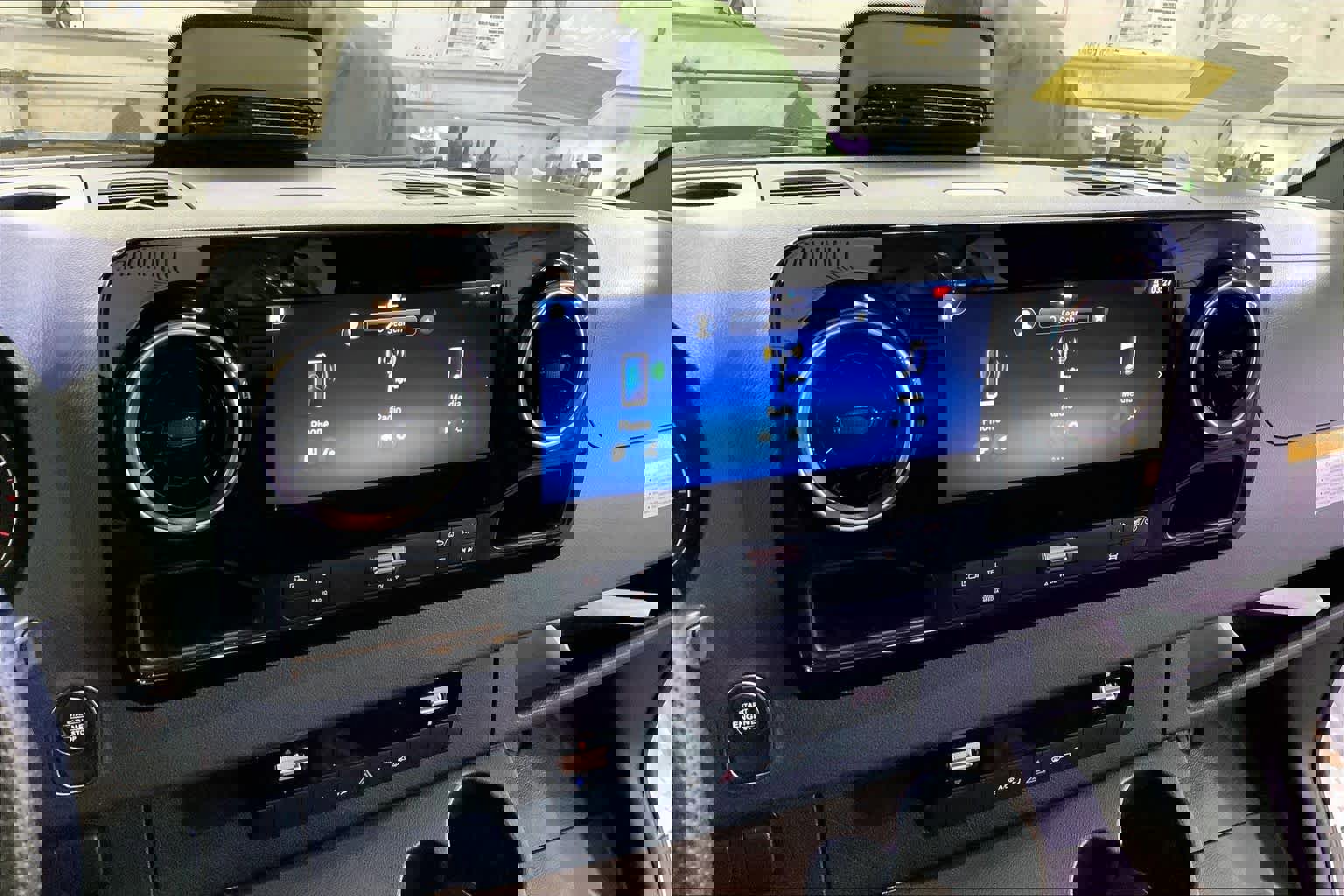 Used 2025 Mercedes-Benz Sprinter 2500 image 28