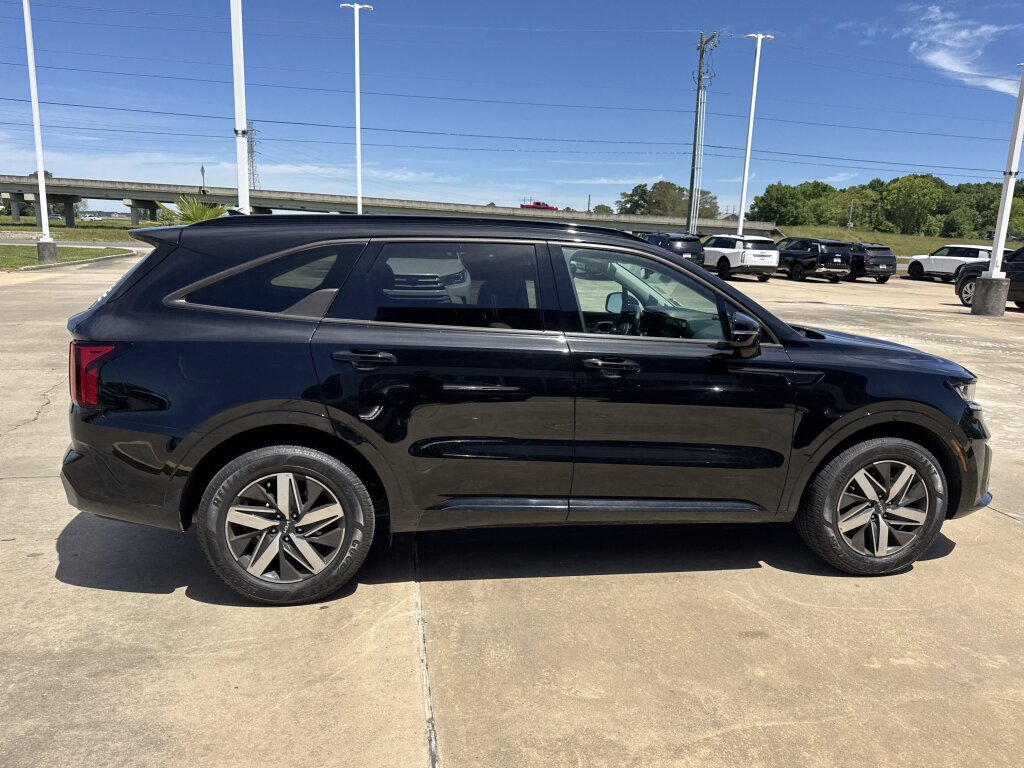 Certified 2023 Kia Sorento EX w/ Panoramic Sunroof Package image 14