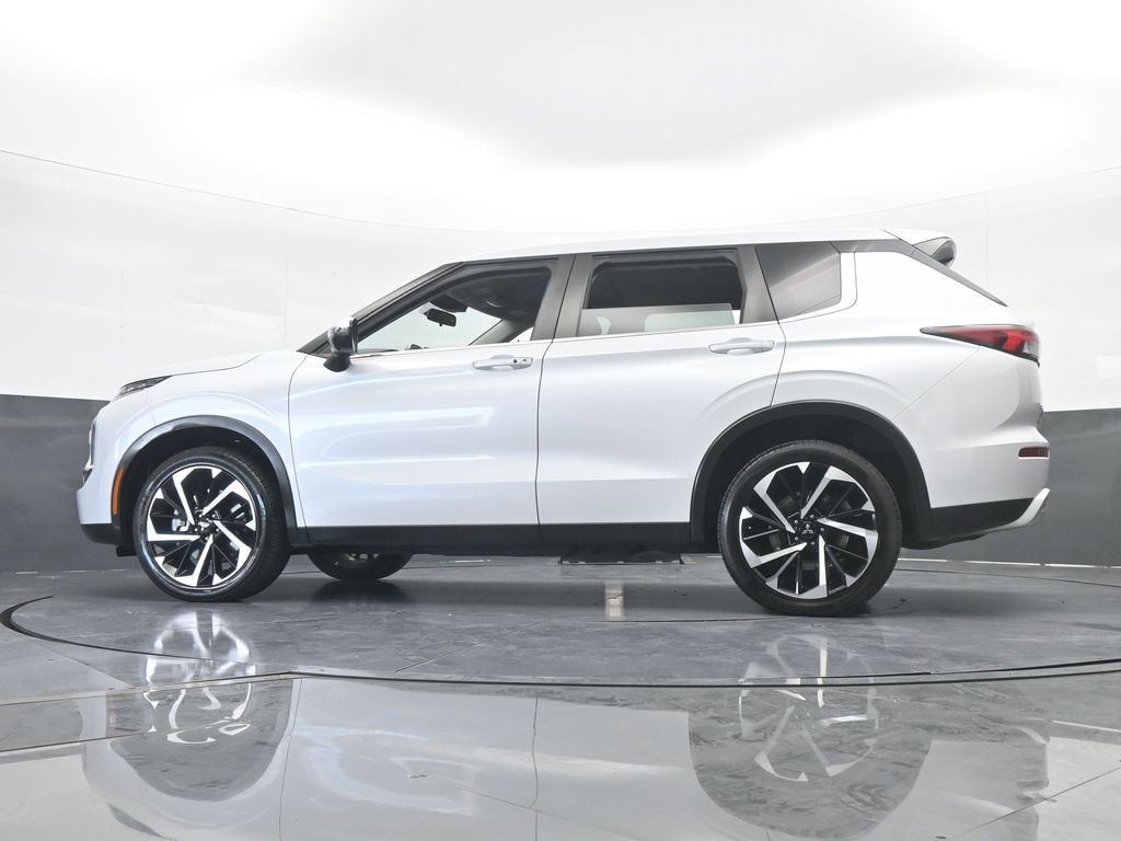 Used 2022 Mitsubishi Outlander SE image 63