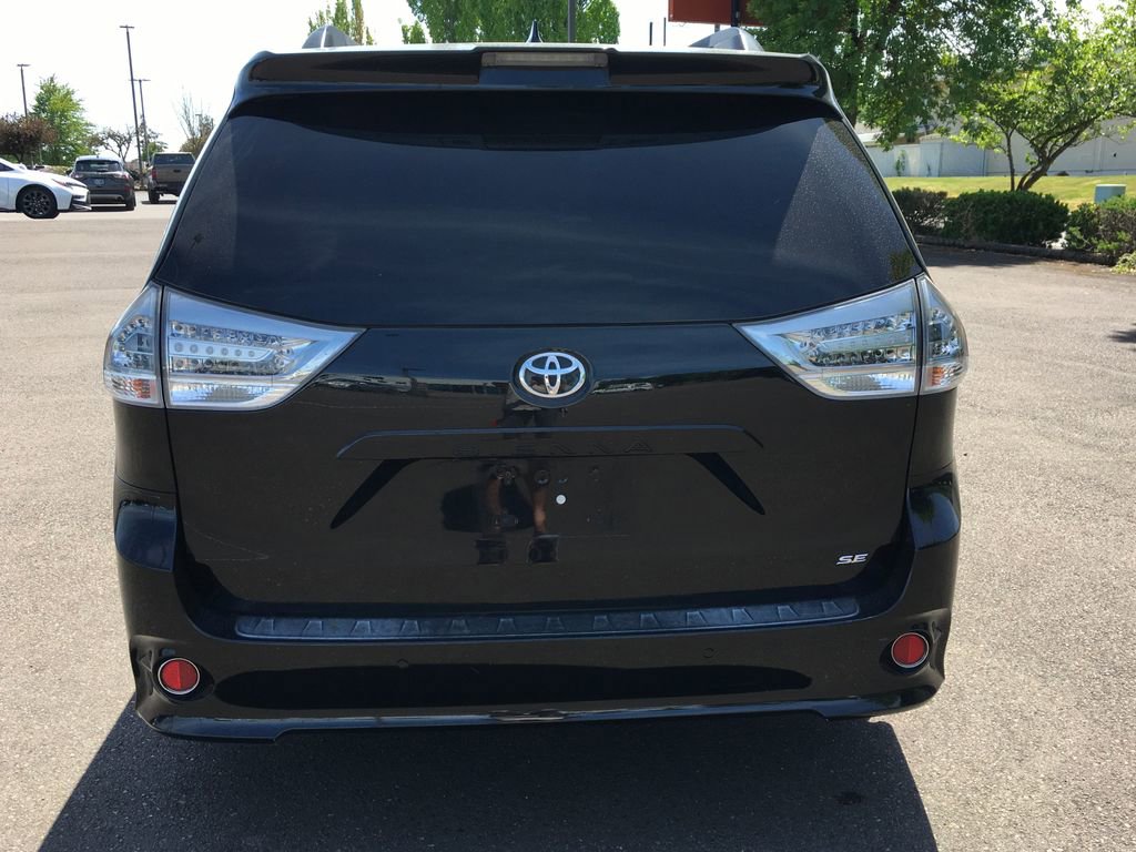 Used 2020 Toyota Sienna SE w/ SE Preferred Package FWD image 5
