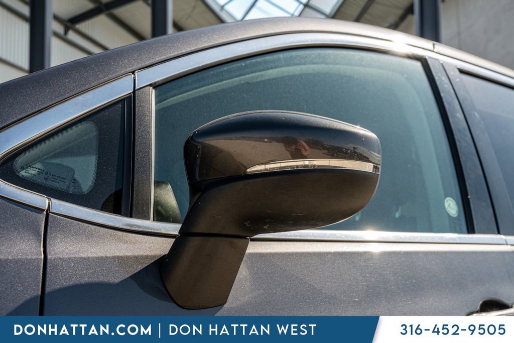 Used 2023 Chrysler Pacifica Touring-L FWD image 28