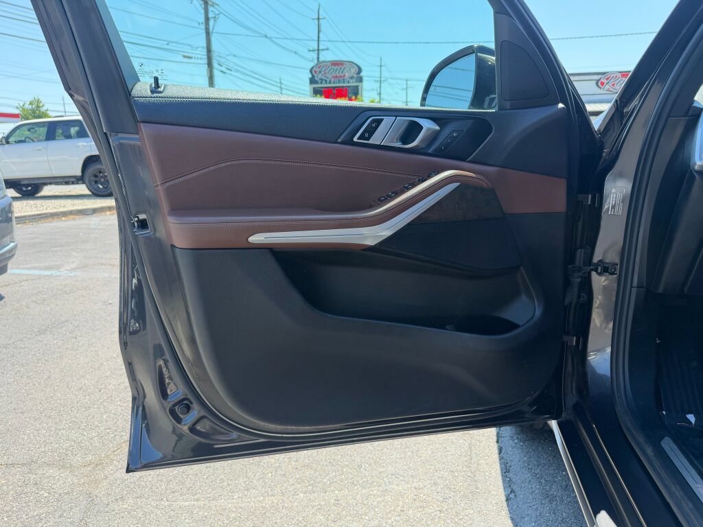 Used 2022 BMW X5 xDrive40i AWD/4WD image 10