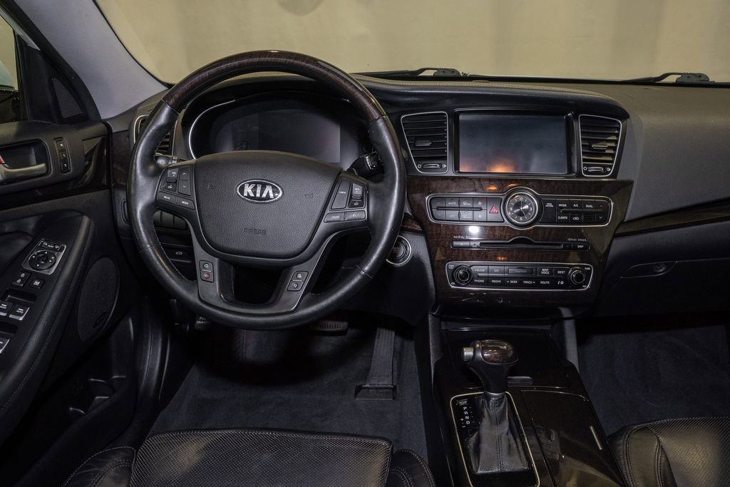Used 2014 Kia Cadenza Premium w/ Luxury Package image 2